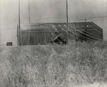 Bâtiment principal d'opérations de la station de radiotélégraphie Marconi, ca. 1912.; Collection of Port Morien Station, ca. 1912 / Collection de la station de Port Morien, vers 1912.