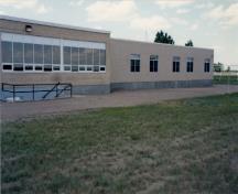 Vue de la façade latérale de l'école Ralston (R2), 1996.; Department of National Defence / Ministère de la Défense nationale, 1952.