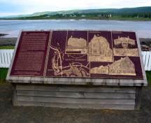 Vue générale de la plaque commémorative, 2004.; Parks Canada Agency / Agence Parcs Canada, 2004.