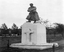 This 1923 photo depicts the War Memorial that was unveiled in Victoria Park on November 11, 1922.  It is one of several monuments found on the park grounds.; Moncton Museum