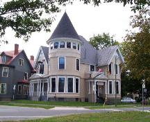 Gallery 78 - vue du côté nord-est, montrant la tourelle circulaire; City of Fredericton 2004