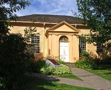 Entrée est de l’édifice Le Temple libre - 2004. ; Moncton Museum