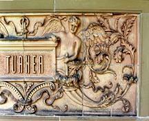 Frise qui comprend une liste d'une douzaine d'artistes; Owens Art Gallery