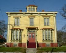 The facade of the George and Mary Ellen Guest House, Yarmouth, NS, 2006.; Heritage Division, NS Dept. of Tourism, Culture and Heritage, 2006