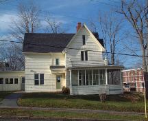 Side elevation, Simms House, Wolfville, NS, 2005.; Heritage Division, NS Dept. of Tourism, Culture and Heritage, 2005