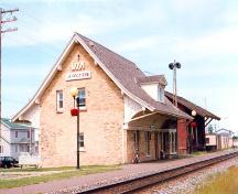 Photo extérieur; (Paul Trépanier, 1995.)