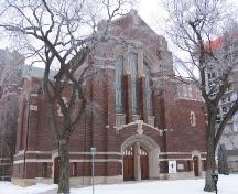 Front façade of Knox United Church, 2006.; Government of Saskatchewan, Bernie Flaman, 2006.