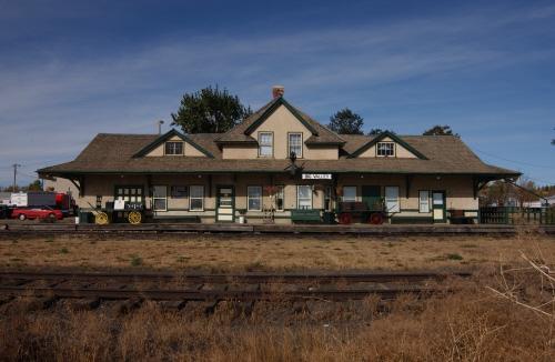 Principal facade of the station