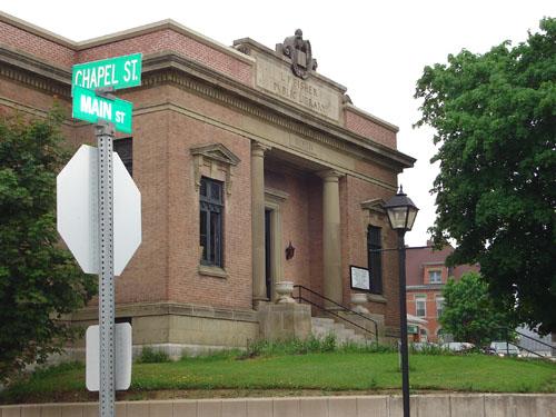 Vue de la bibliothèque publique L.-P.-Fisher