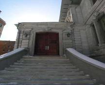 Entrée principale de la maison David-Lewis; Ministère de la Culture et des Communications, Jean-François Rodrigue, 2005