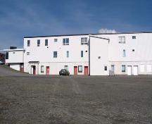 La façade arrière (côté sud) du Brunswick résidence funéraire.  ; Town of Edmunston