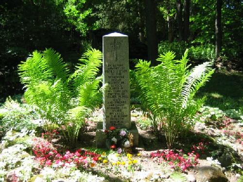 Bishop Fauquier Cemetery, 2005