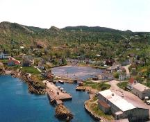 View looking southeast at the Brigus Historical Zone showing the harbour and dwellings.    ; Town of Brigus, 2006.
