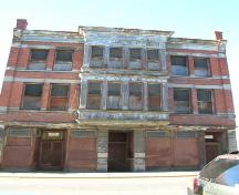 Exterior view of the Janion Hotel; City of Victoria, Berdine J. Jonker, 2005.