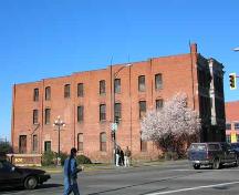 Exterior view of the Janion Hotel; City of Victoria, Berdine J. Jonker, 2005.