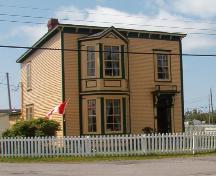 Exterior view of front facade of O'Reilly House, 48 Orcan Drive, Placentia.; Heritage Foundation of Newfoundland and Labrador, 2005