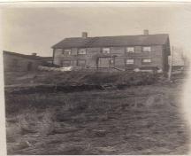 Photo historique de la maison en noir et blanc; Stephen Campbell