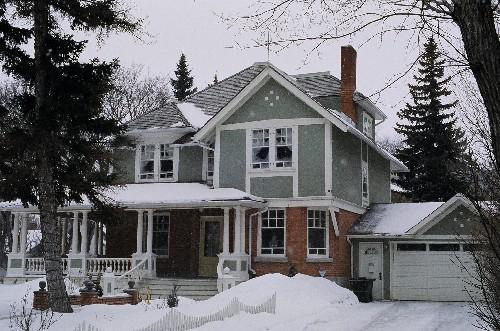 Front facade of 1528 Retallack Street
