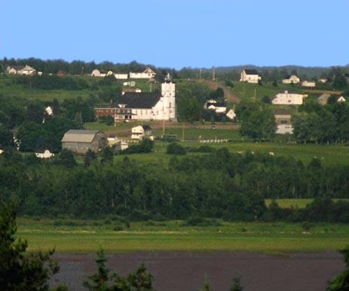 Vue lointaine de l'église