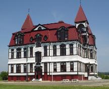 Lunenburg Academy, view from Kaulback Street.; Heritage Division, NS Dept. of Tourism, Culture and Heritage, 2004.