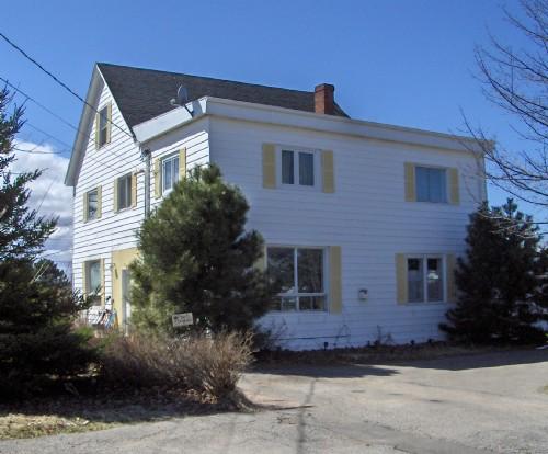 58 Hunt Avenue / Huntington