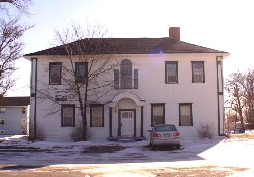 1 Oak Tree Crescent / Belmont