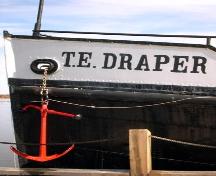 Détail de l'avant du remorqueur T.-E.-Draper; Ministère de la Culture et des Communications, Jean-François Rodrigue, 2004