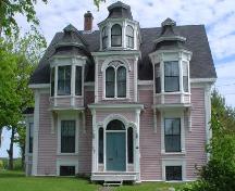 Allan R. Morash House, Old Town Lunenburg, front facade, 2004; Heritage Division, Nova Scotia Department of Tourism, Culture & Heritage, 2004