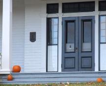 Front entrance, Carwarden, Chipman's Corner, Kings County, 2006.; Heritage Division, NS Dept. of Tourism, Culture and Heritage, 2006.
