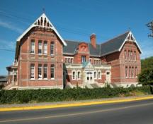 Exterior view of the South Park School, 2004.; City of Victoria, Steve Barber, 2004.
