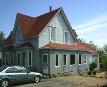 Maison Capitaine Wilson Estabrooks - Vue du côté - le porche d'entrée encloisonné ; Town of Sackville