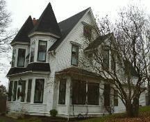 Maison John Johnson - Vue du côté -Le porche solaire ajouté pour la famille  ; Town of Sackville