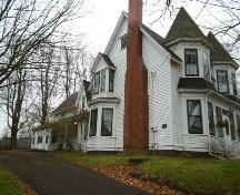 Maison John Johnson - Vue de l'allée - les fenêtres en baie décoratives; Town of Sackville