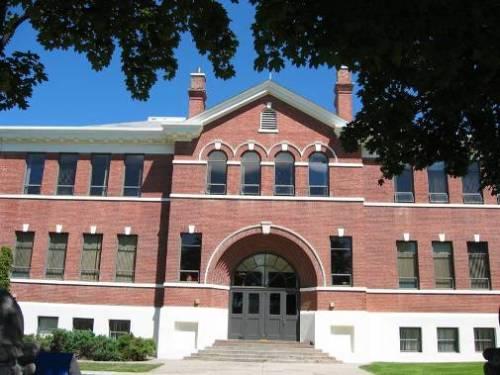 Principal facade