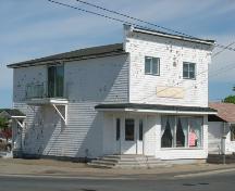 Entrée du magasin - Vue du côté et de l'avant du magasin; Town of Tracadie-Sheila
