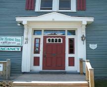 Central door with transom window and sidelight, The Willow House, Pictou, 2006; Heritage Division, NS Dept of Tourism, Culture and Heritage, 2006