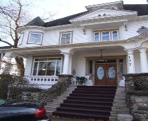 Front entrance, Victoria, Amherst, Nova Scotia, 2006.
; Heritage Division, NS Dept. of Tourism, Culture and Heritage, 2006.