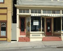 Entrance detail for the Hardwick Block, Annapolis Royal, Nova Scotia.; Heritage Division, NS Dept. of Tourism, Culture and Heritage, 2007