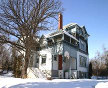 Façade principale - du sud-est de la maison Leitch, Oak Lake, 2006; Historic Resources Branch, Manitoba Culture, Heritage and Tourism, 2006