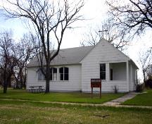 Façades principale - à l'ouest de l'Église unie - Hilton, Hilton, 2006; Historic Resources Branch, Manitoba Culture, Heritage and Tourism, 2006