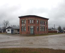 Contextual view, from the northeast, of the Royal Bank Building, Roland, 2005; Historic Resources Branch, Manitoba Culture, Heritage and Tourism, 2005
