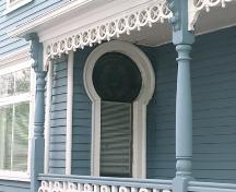 21 Muir Street, keyhole window, 2004; Heritage Division, N.S. Dept. of Tourism, Culture and Heritage, 2004
