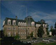 Vue en angle du pavillon des Arts, 1987.; Parks Canada Agency / Agence Parcs Canada, 1987.