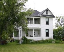Primary elevation, from the southwest, of the Drysdale House, Neepawa area, 2004; Historic Resources Branch, Manitoba Culture, Heritage and Tourism, 2004