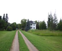 Contextual view, from the south, of the Drysdale House, Neepawa area, 2004; Historic Resources Branch, Manitoba Culture, Heritage and Tourism, 2004