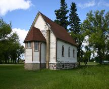 Vue contextuelle - du nord-est de l'Église anglicane St. George's, Holmfield, 2005; Historic Resources Branch, Manitoba Culture, Heritage and Tourism, 2005