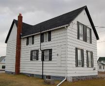 Vue du côté nord - La maison de pension Harshman originale est la partie droite de cette résidence dans cette image; Village of Cap-Pelé