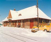 Corner view of Canadian Pacific Railway Station, showing both the rear and side façades, 1991.; Parks Canada Agency / Agence Parcs Canada, 1991.