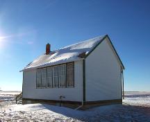 Façade principale - du nord-est de l'école Northfield, région de Milford, 2005; Historic Resources Branch, Manitoba Culture, Heritage and Tourism, 2005