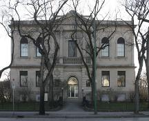 View, from the north, of the front elevation of the Carnegie Library, Winnipeg, 2004; Historic Resources Branch, Manitoba Culture, Heritage and Tourism, 2004